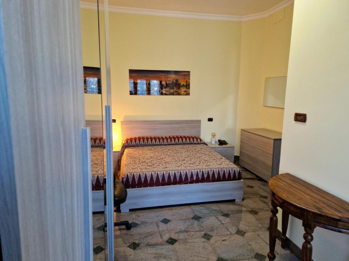 Hotel Castelbarco House A Roma Esterno foto